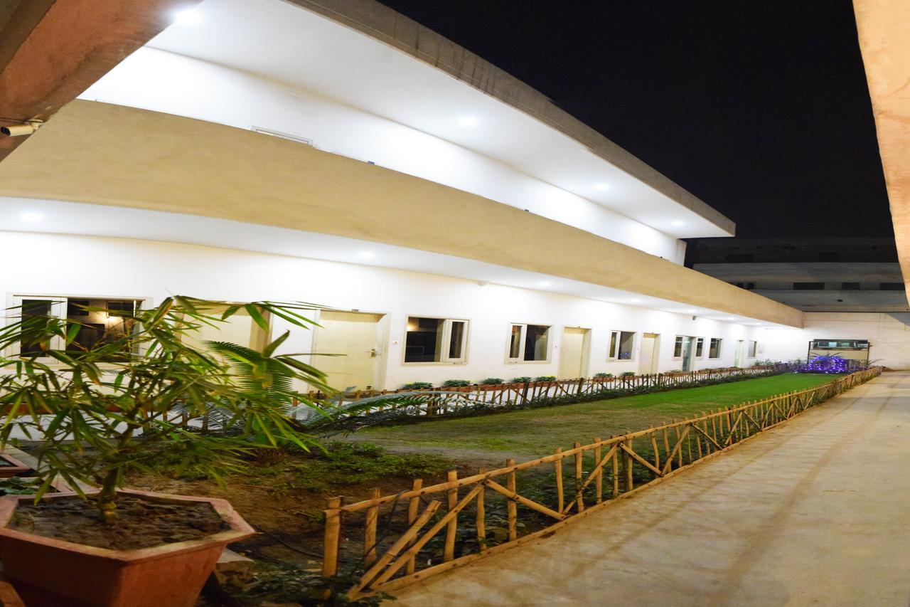 Hotel Palace Amritsar Dış mekan fotoğraf